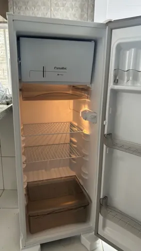 Vende-se Geladeira Esmaltec