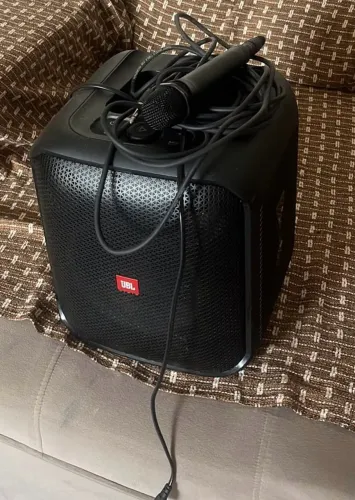 Vende-se caixa de som JBL