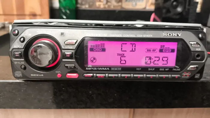 Rádio Sony colorido CDX-GT407X
