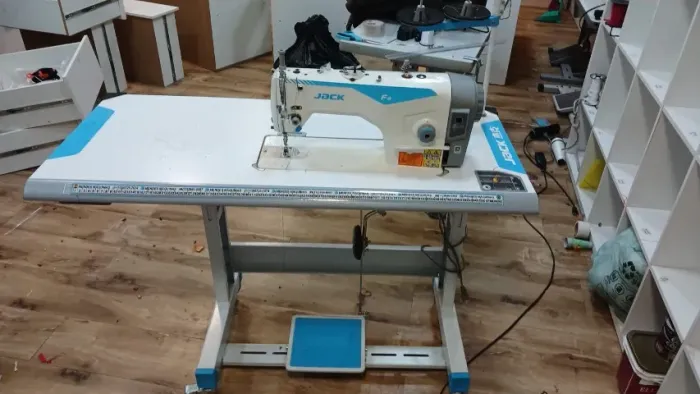 Máquina de costura / Reta