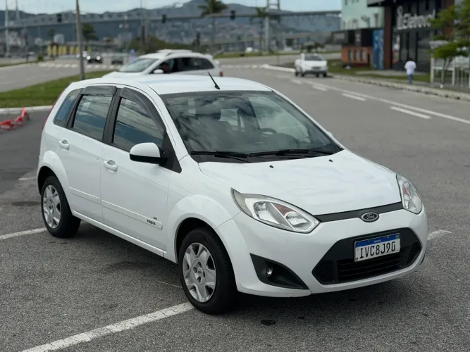 Ford Fiesta SE 1.6 8V Flex 5P 2014