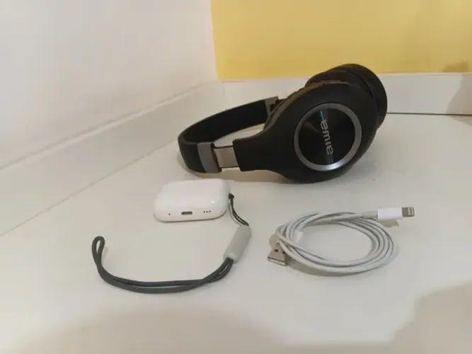 Kit com dois fones Headphone Aiwa AWS-HP-02-B Bluetooth ANC Dobrável Preto e Fone FN-BA5