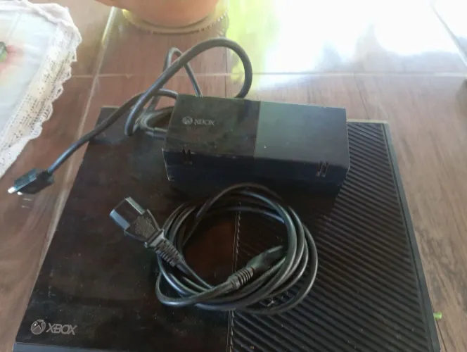 Vídeo game Xbox one com fonte e cabo de fonte sem controle aceito trocas