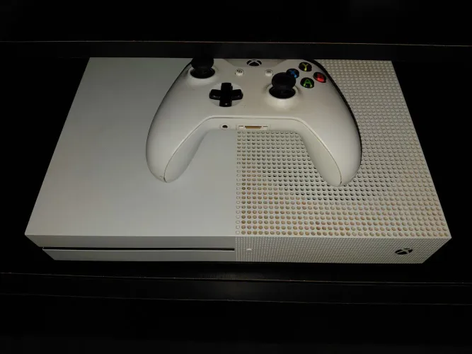 Xbox one S com 1 controle! Aceito propostas!