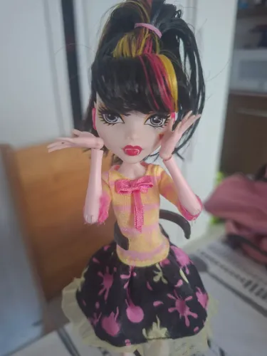 Draculaura artclass