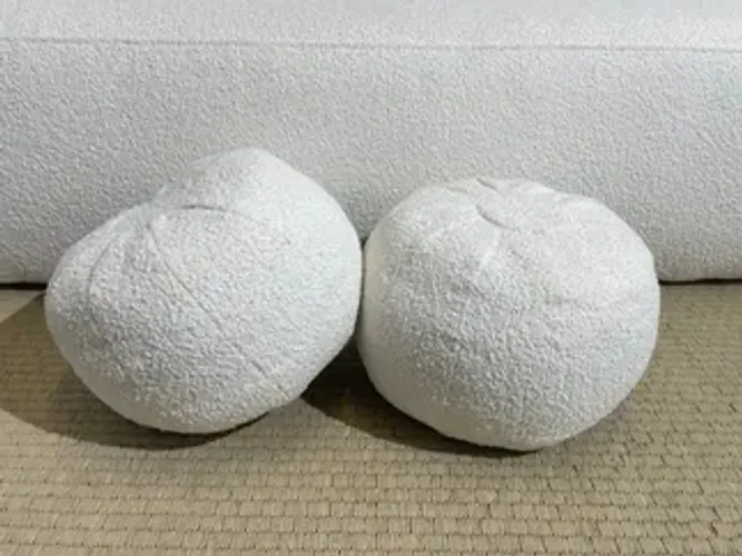 Sofá orgânico bouclê