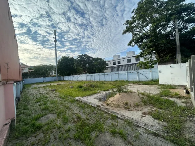 Lote de 435m² no Córrego Grande