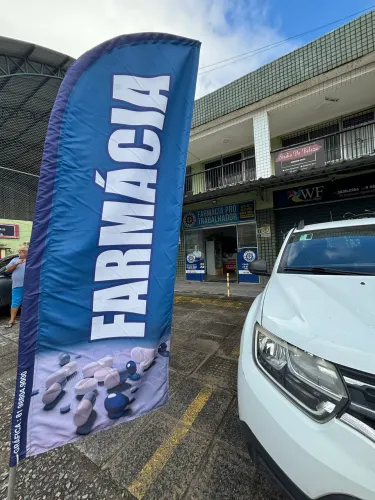 Farmácia na avenida principal do Janga