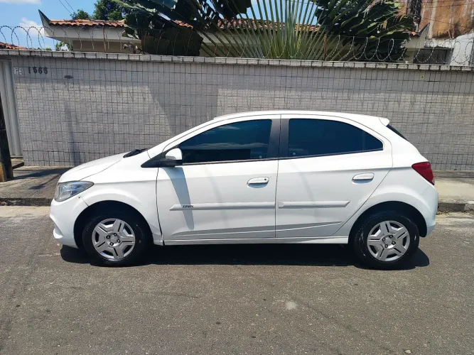 Chevrolet Onix JOY Hatch 1.0 8V Flex Mec. 4P 2018