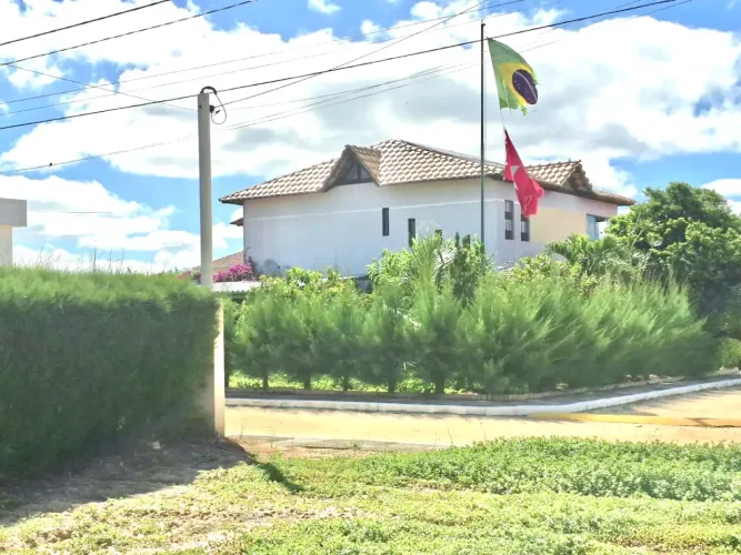 Casa de condomínio sobrado para venda possui 300 metros quadrados com 4 quartos
