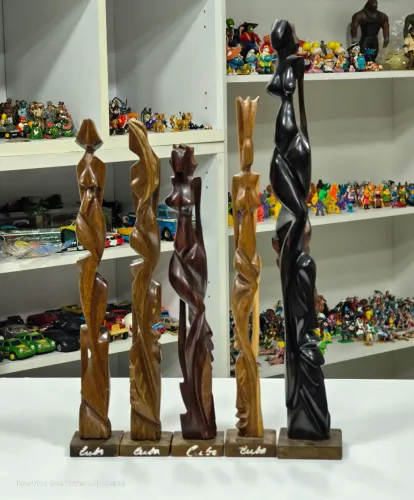 Esculturas em Formato de Mulher Madeira Maciça - Arte Cubana (Cada)