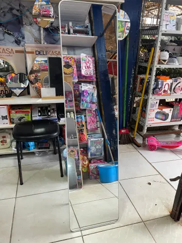Espelho de Corpo Inteiro com Moldura Dourada e Branco 