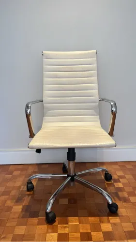 Cadeira de escritório com braços