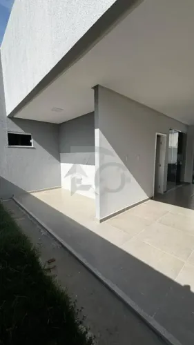 Condomínio Filadelfo Costa: Casa Recém-Construída com Móveis Planejados