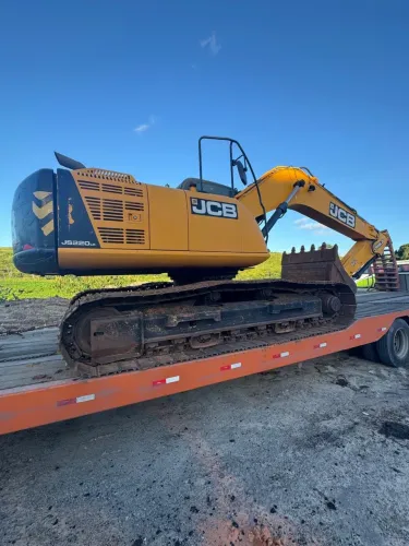 Escavadeira hidráulica JCB