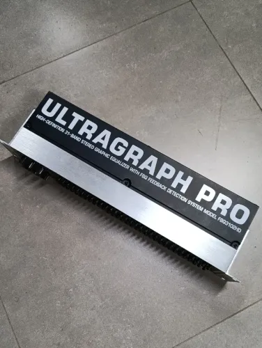Equalizador Behringer Ultragraph Pro FBQ-3102 HD