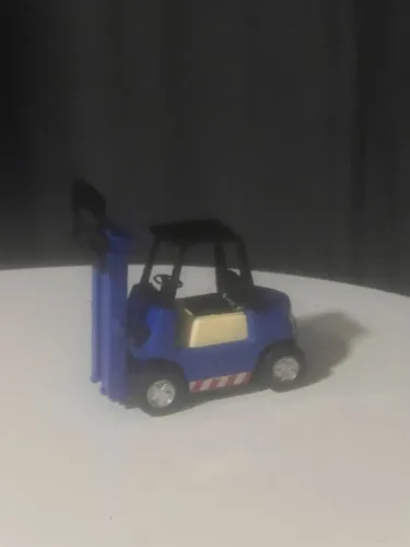 Carro de plastico rigido tamanho 10 cm
