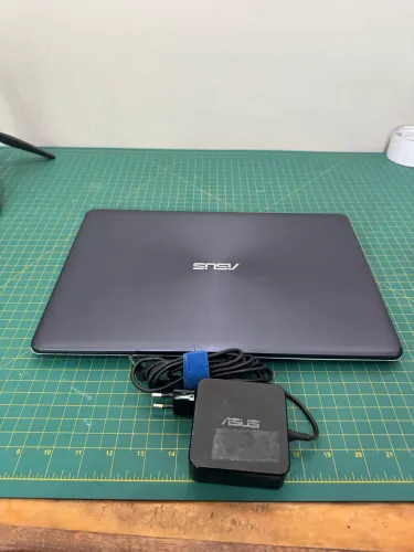 Asus vivobook i5 - 4gb - 240gb