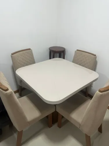 Mesa de jantar 4 cadeiras