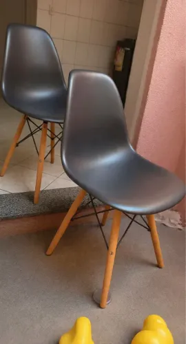 Par de cadeiras pé palito preta