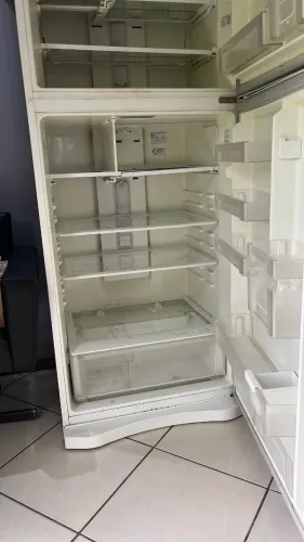 Geladeira com defeito