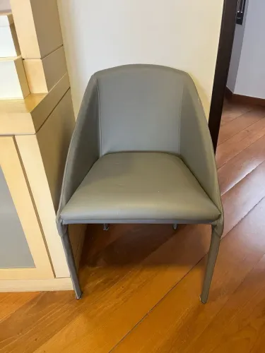 Cadeira Design em Courino Cinza 