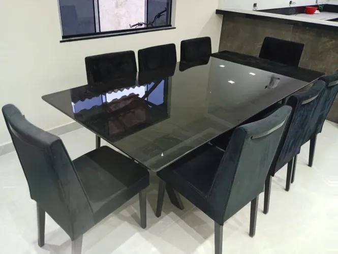 Vendo mesa com 6 cadeiras na caixa