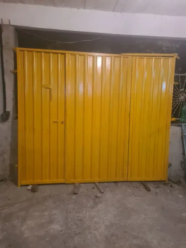 Portão de garagem de abrir em 03 folhas com portão social embutido