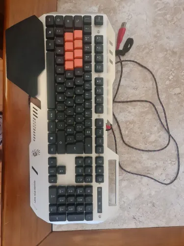 Teclado RGB Mecânico Dourado SEM TROCAS