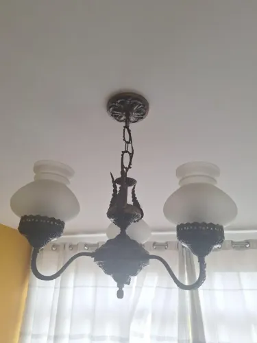 Lustre antigo em bronze em perfeito funcionamento