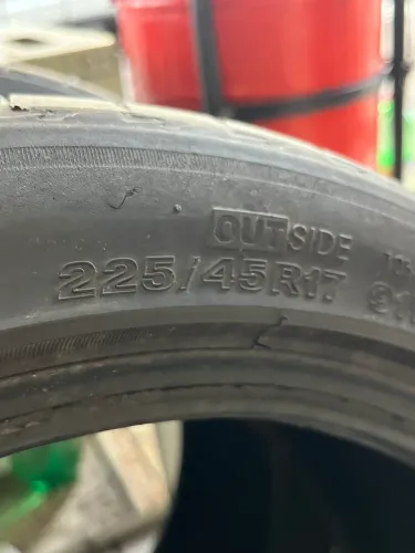 Par de pneus aro 17 225/45