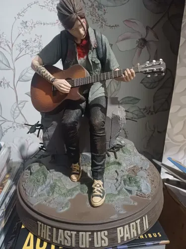 Action figure ellie the last of us part 2 edição de colecionador .