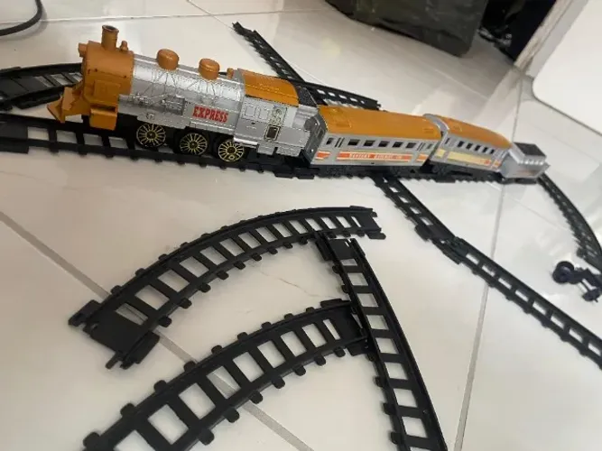 Brinquedo Trem com trilhos
