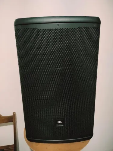 Caixa de som JBL EON 715