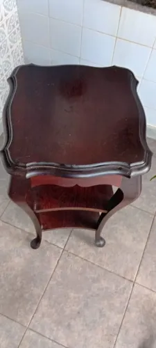 Mesa Auxiliar Vintage em Imbuia Maciça Anos 70/80 - Etiqueta Original Irmãos Frate