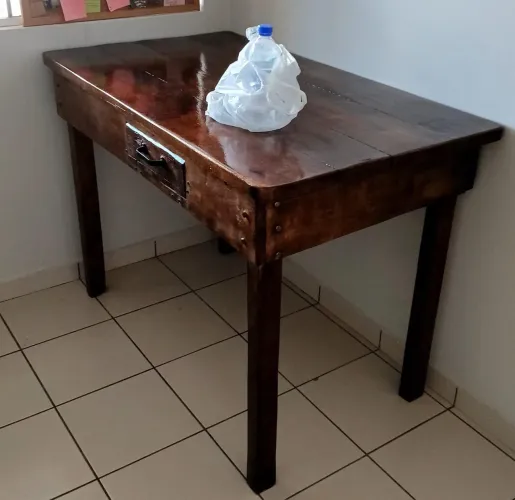 Vende-se escrivaninha