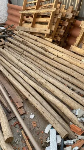 Doação 6 paletes e 20 escoras para construção