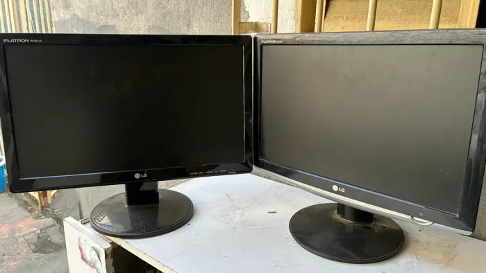 Dois monitores no estado