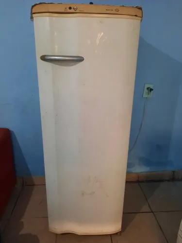 Vende-se geladeira