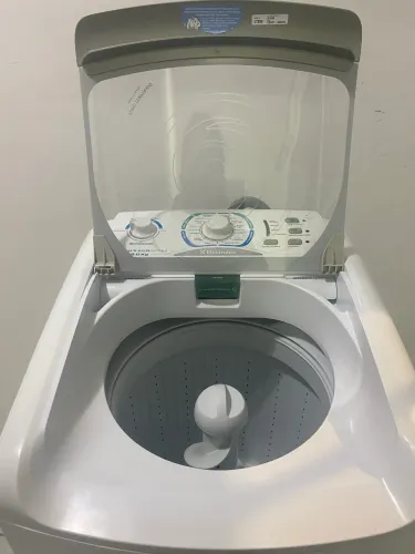 Vendo máquina de lavar Electrolux 8 kg funcionando perfeitamente