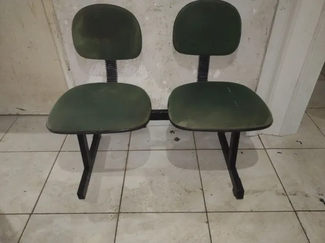 Cadeira de espera 2 lugares semi nova pra hj temos entrega