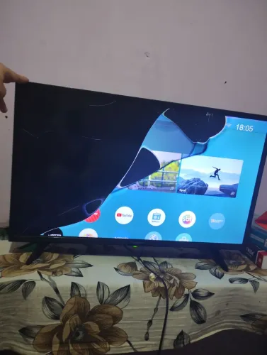 Tv 32 Panasonic, quebrada. R$ 100