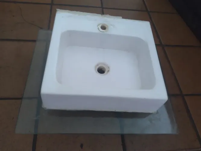 Pia quadrada para banheiro