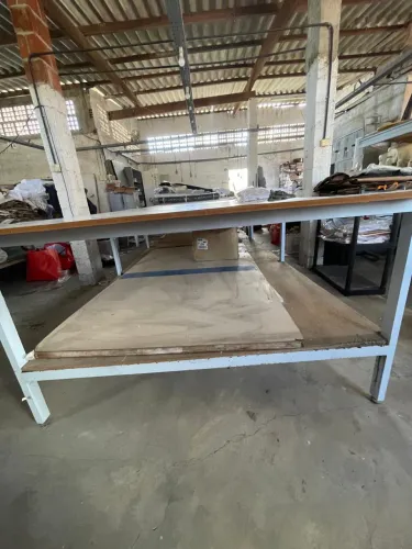 Mesa grande para corte de tecidos, e outros