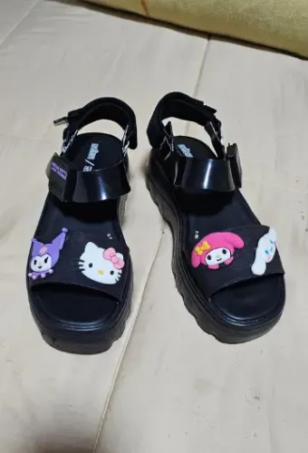 Melissa Kick Off Sandal + Hello Kitty (c/ marcas)