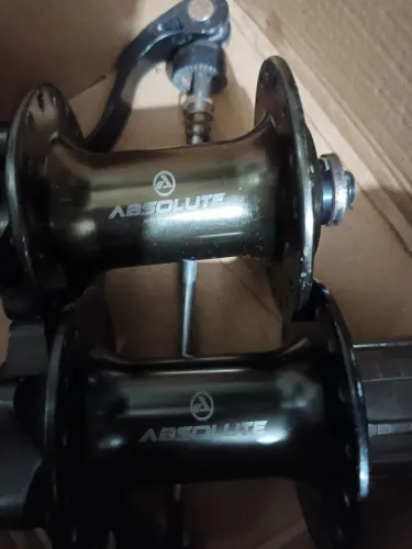 Cubos absolute k7 36 furos  e par de aros c pneus 