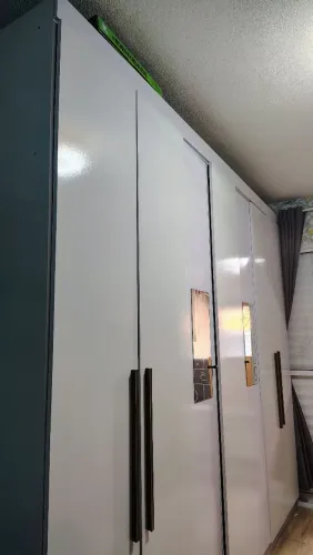 Guarda roupa 7 portas 2,50 de largura x 2,30 de altura Branco