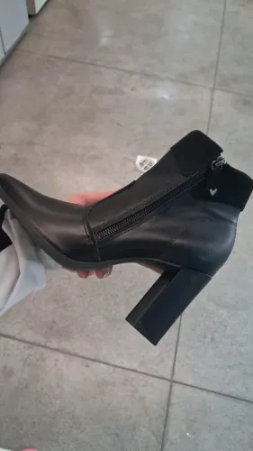 Vendo bota de cano curto salto alto