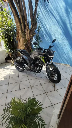 Yahama FZ25 zerada