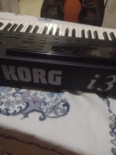Vendo teclado korg S06 i3 muito conservado 